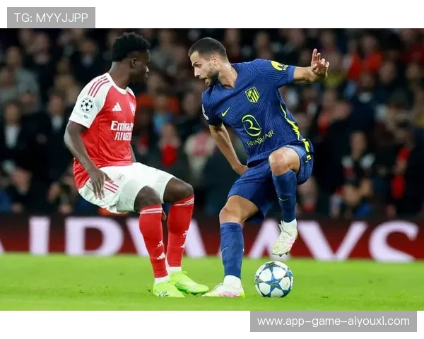 拜仁中路突破配合完成漂亮进球：从场上技艺到日常训练的灵感